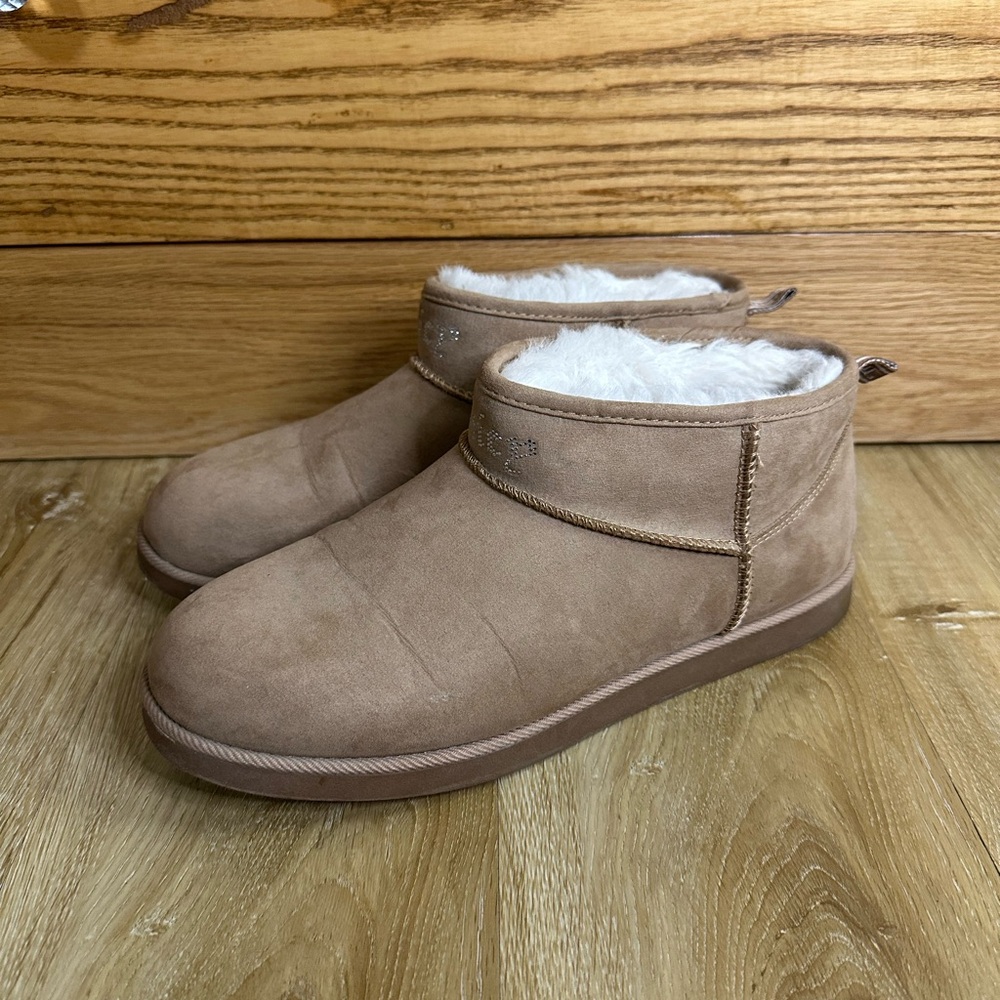 Juicy Couture Women's Low Winter Boots - Beige Size 9 Womens